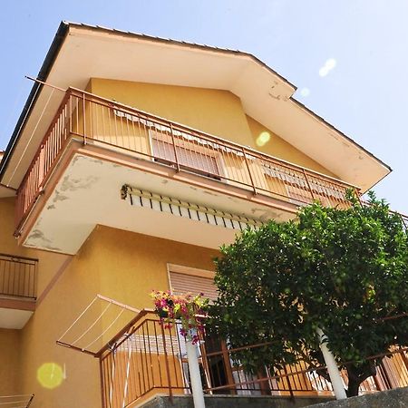 Апартаменты Casa Di Erika Варацце Экстерьер фото