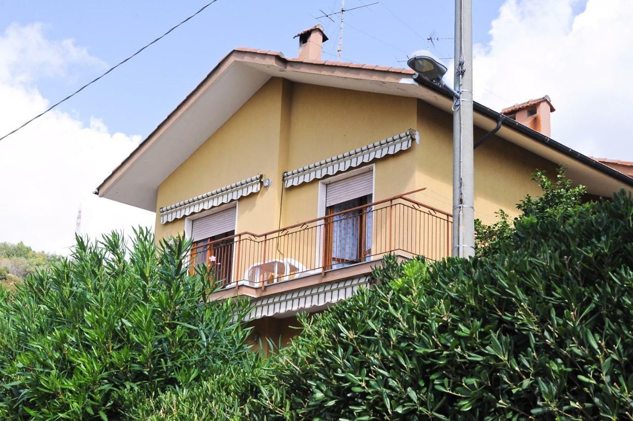 Апартаменты Casa Di Erika Варацце Экстерьер фото